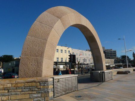 keystone content - photo of an arch that has a keystone